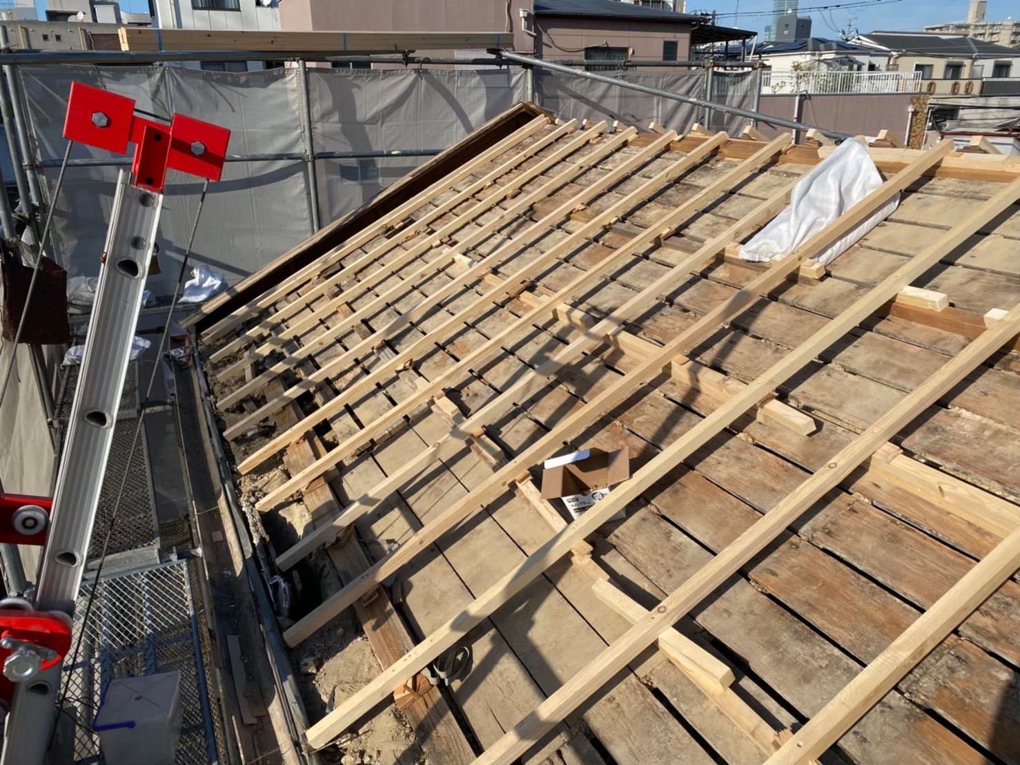 補強垂木で不陸調整